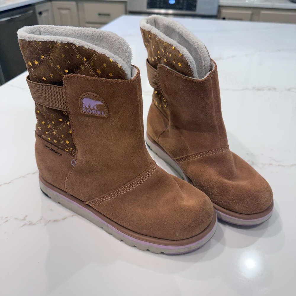 Sorel Tan Kids Boots with Star Pattern